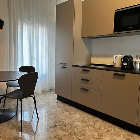 Catullo Lounge And Near The Airport *