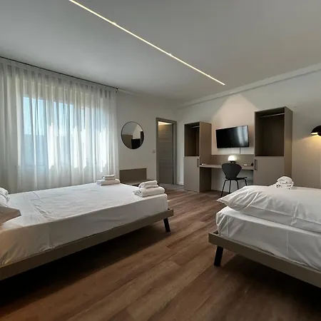 Catullo Lounge And Near The Airport *